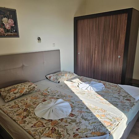 Apartments Yalta ゴールデンサンド エクステリア 写真