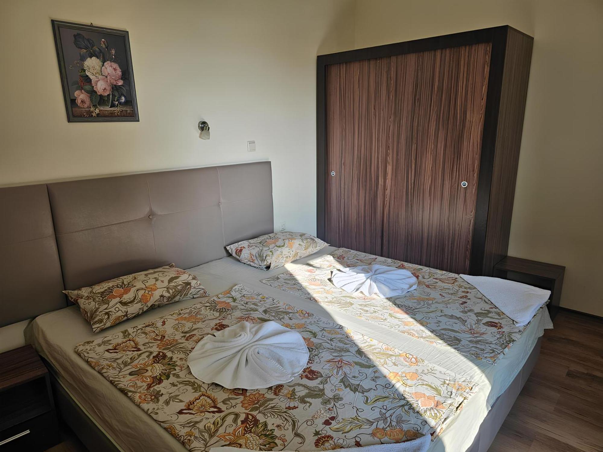 Apartments Yalta ゴールデンサンド エクステリア 写真