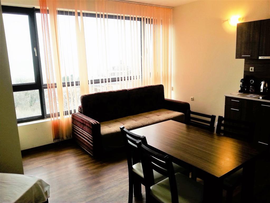 Apartments Yalta ゴールデンサンド エクステリア 写真