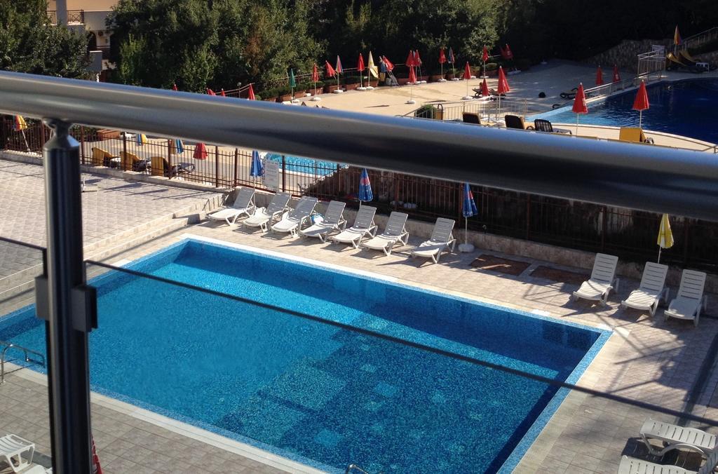 Apartments Yalta ゴールデンサンド エクステリア 写真