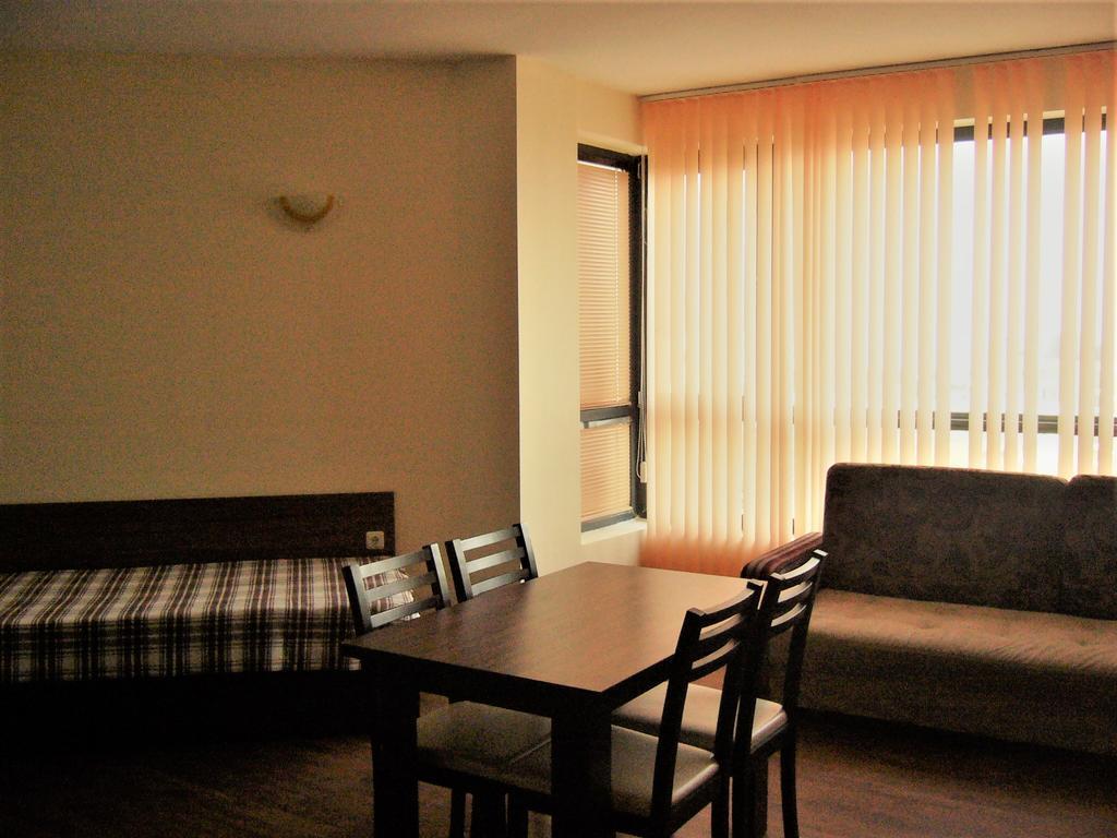 Apartments Yalta ゴールデンサンド エクステリア 写真