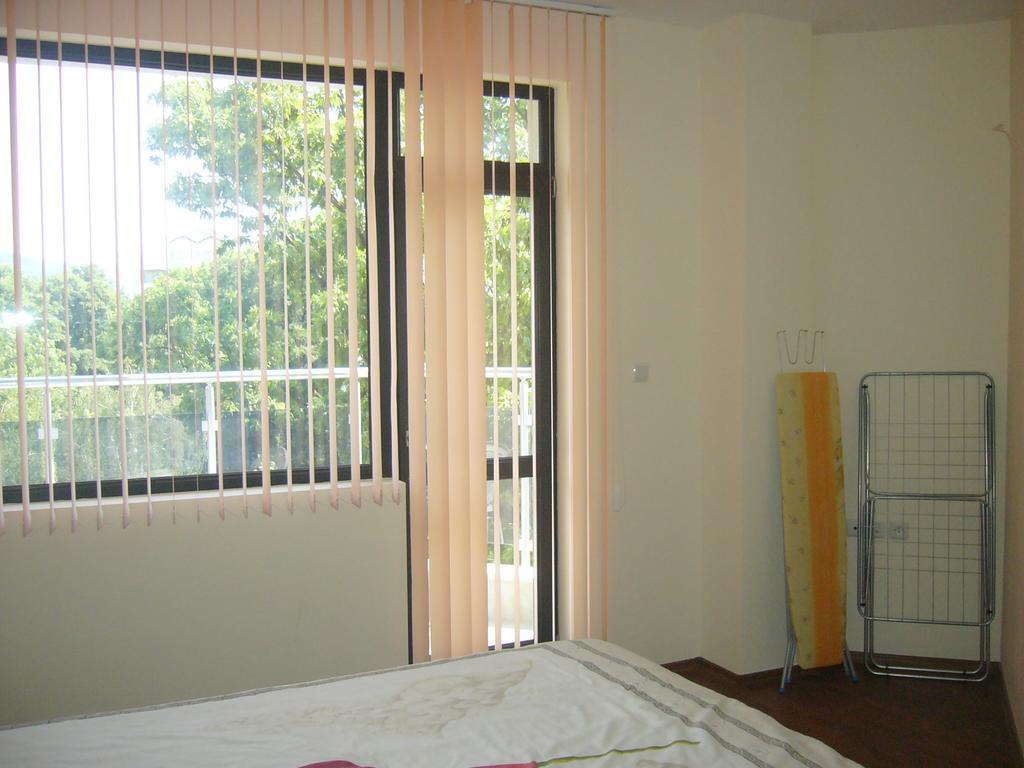 Apartments Yalta ゴールデンサンド エクステリア 写真
