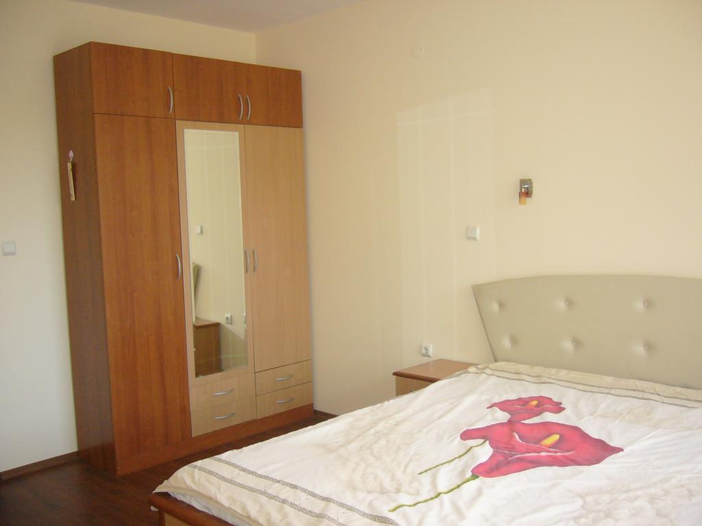 Apartments Yalta ゴールデンサンド エクステリア 写真