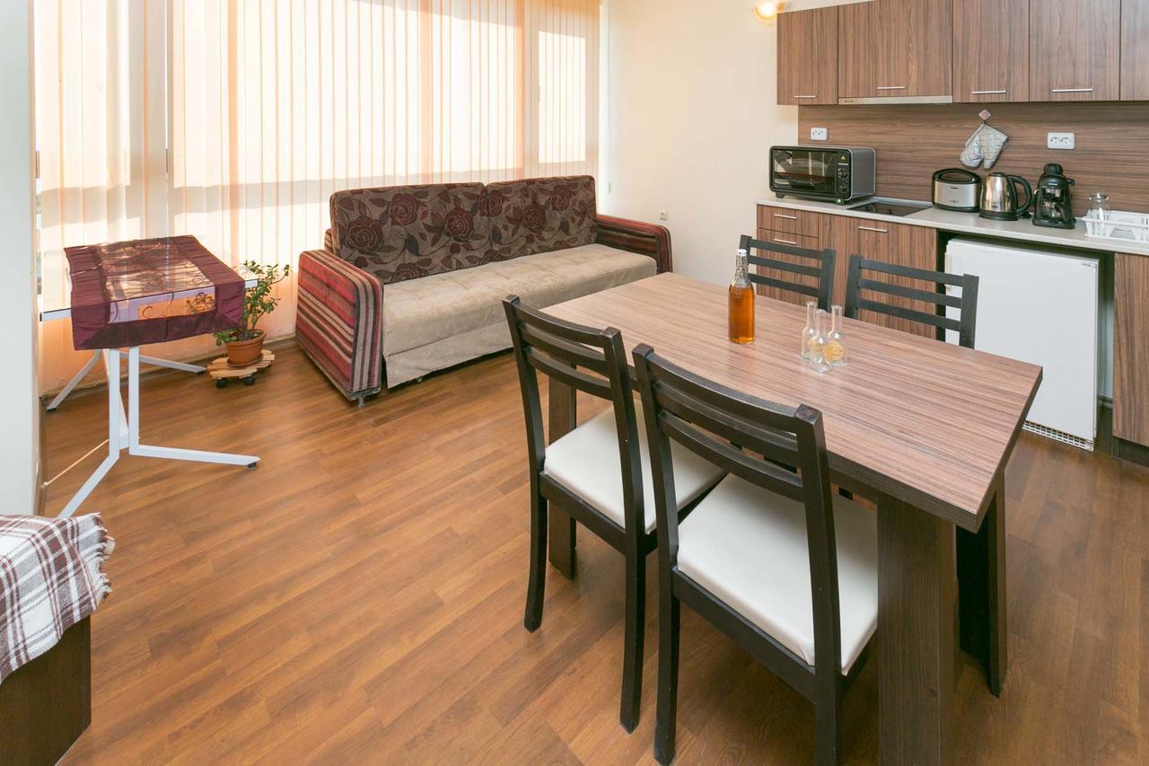 Apartments Yalta ゴールデンサンド エクステリア 写真