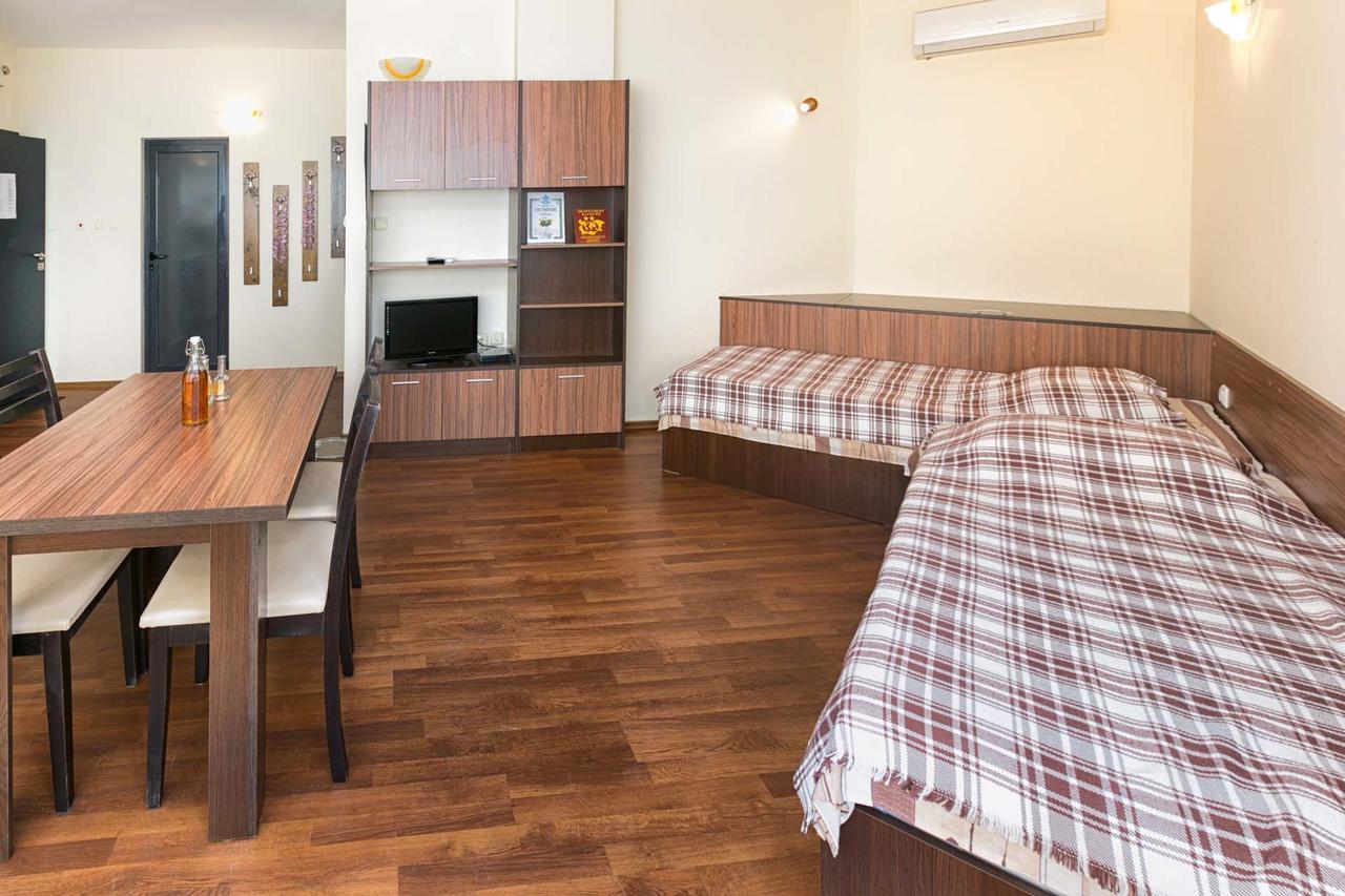 Apartments Yalta ゴールデンサンド エクステリア 写真