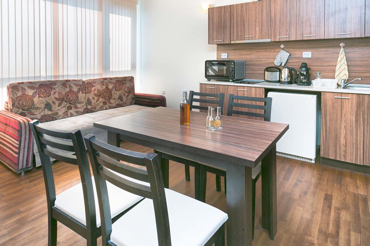 Apartments Yalta ゴールデンサンド エクステリア 写真